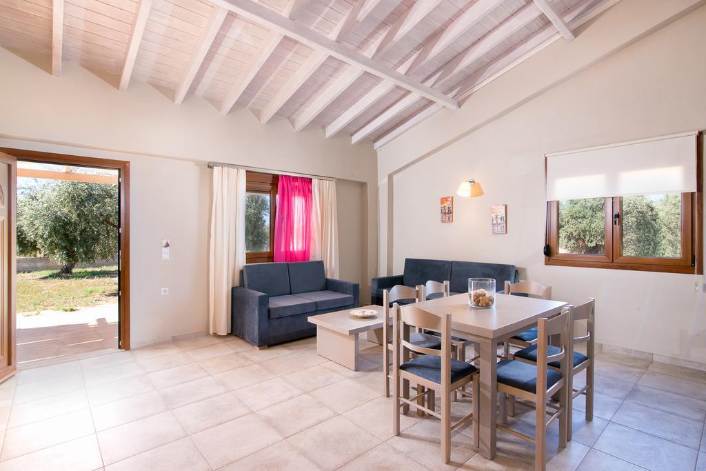 Olive Land Villas يميناريا الغرفة الصورة