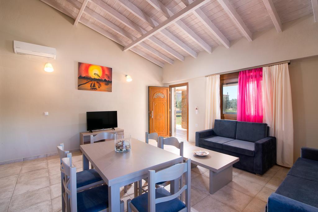 Olive Land Villas يميناريا الغرفة الصورة