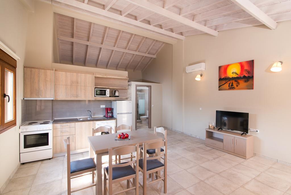 Olive Land Villas يميناريا الغرفة الصورة