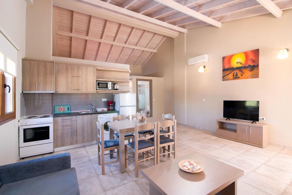 Olive Land Villas يميناريا الغرفة الصورة